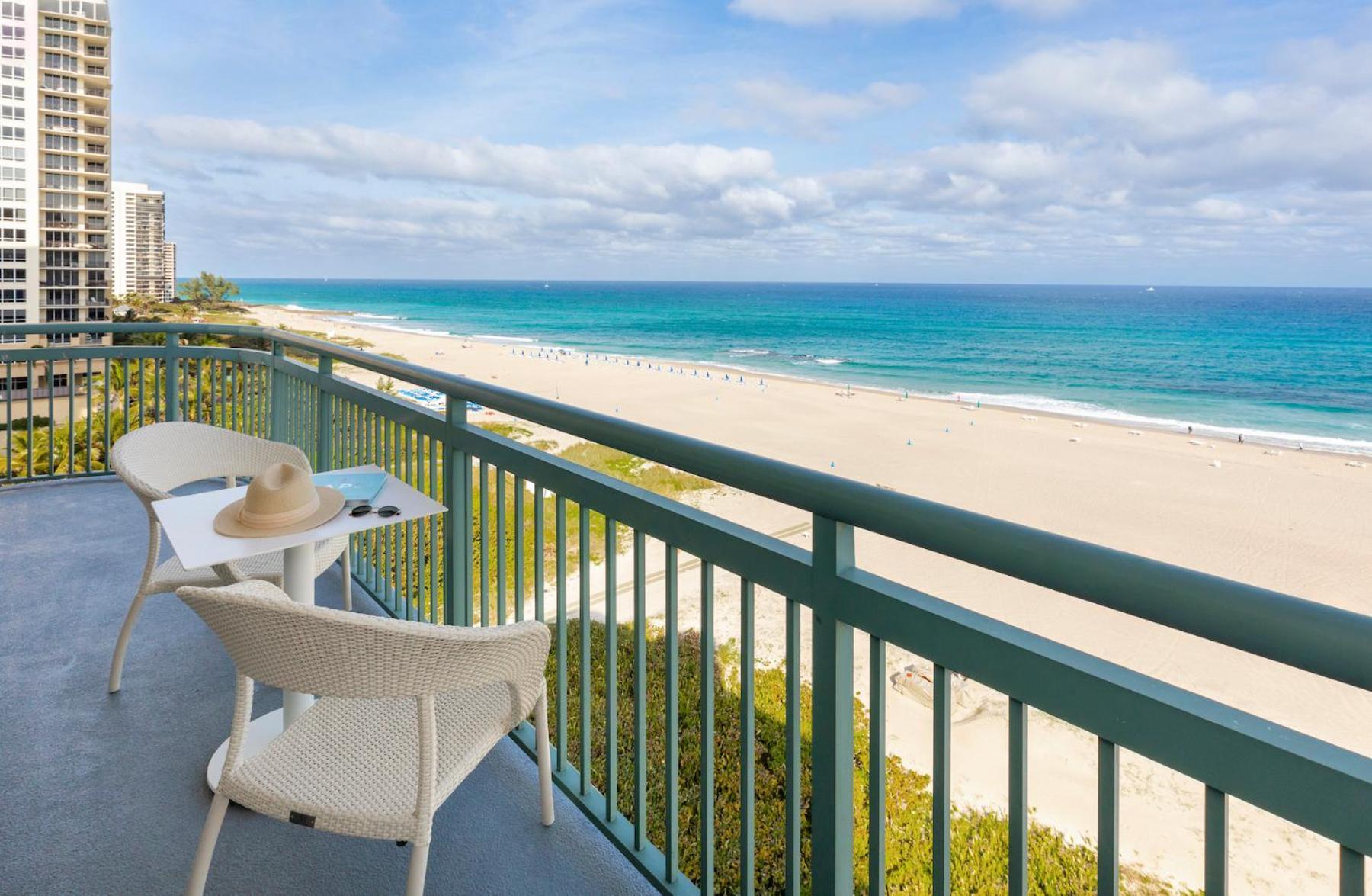 The Singer Oceanfront Resort, Curio Collection By Hilton Riviera Beach Extérieur photo