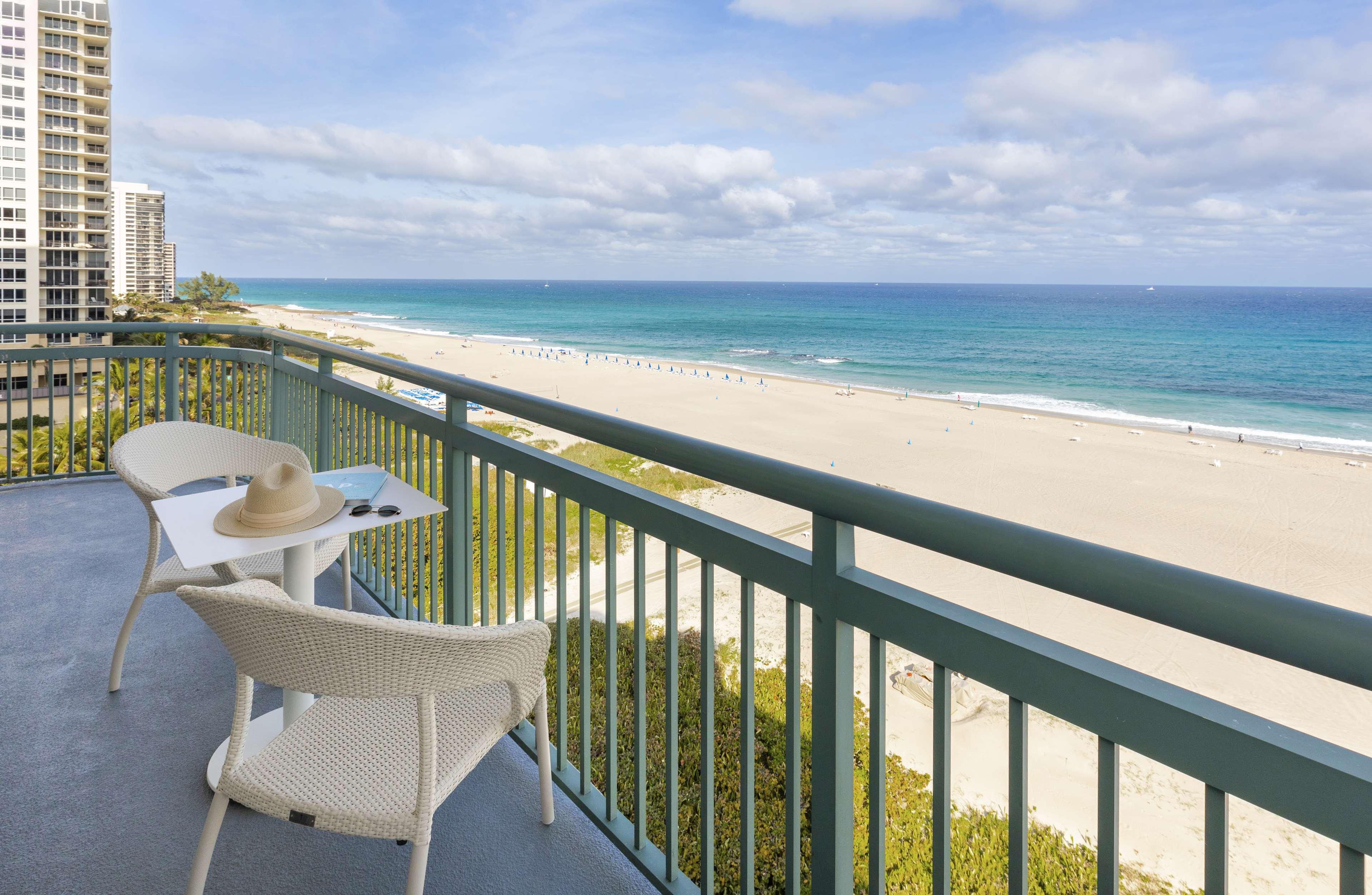 The Singer Oceanfront Resort, Curio Collection By Hilton Riviera Beach Extérieur photo