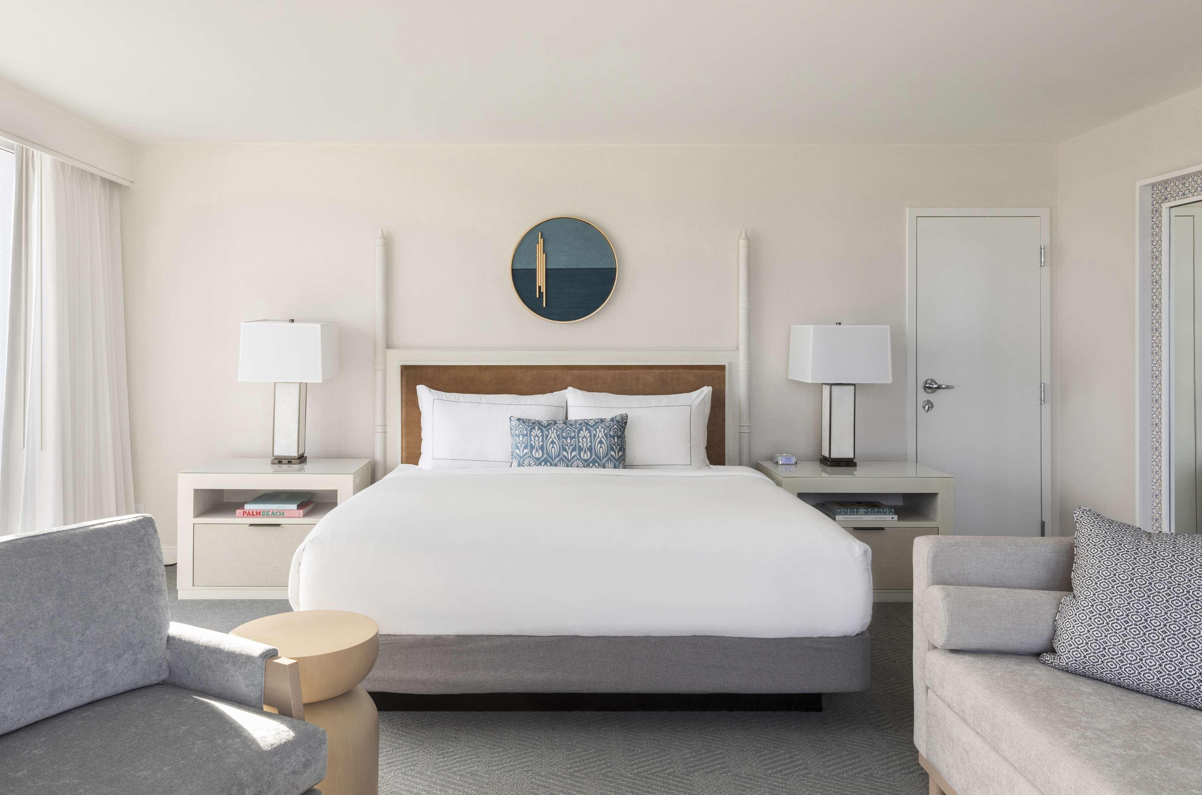 The Singer Oceanfront Resort, Curio Collection By Hilton Riviera Beach Extérieur photo