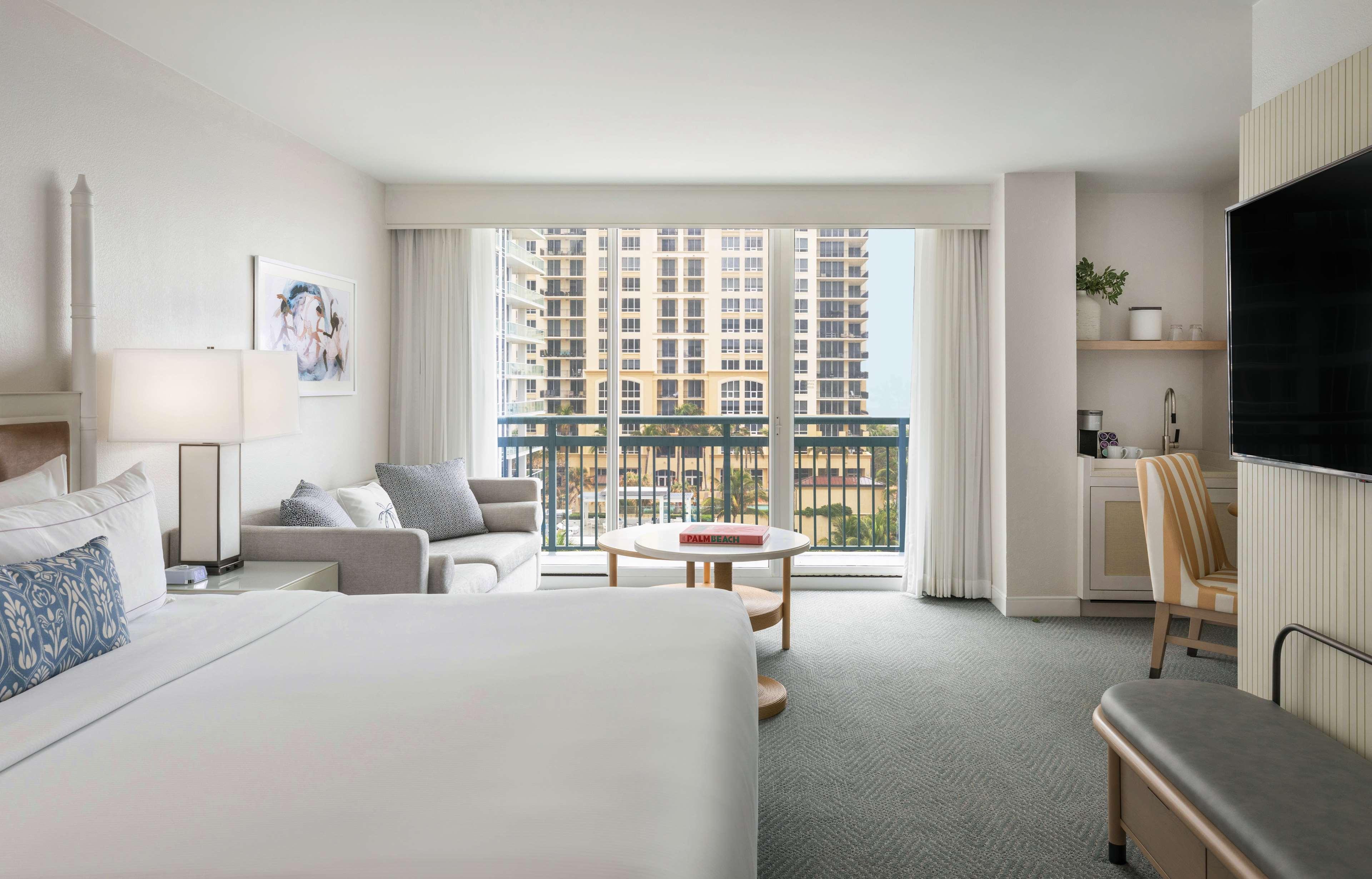The Singer Oceanfront Resort, Curio Collection By Hilton Riviera Beach Extérieur photo