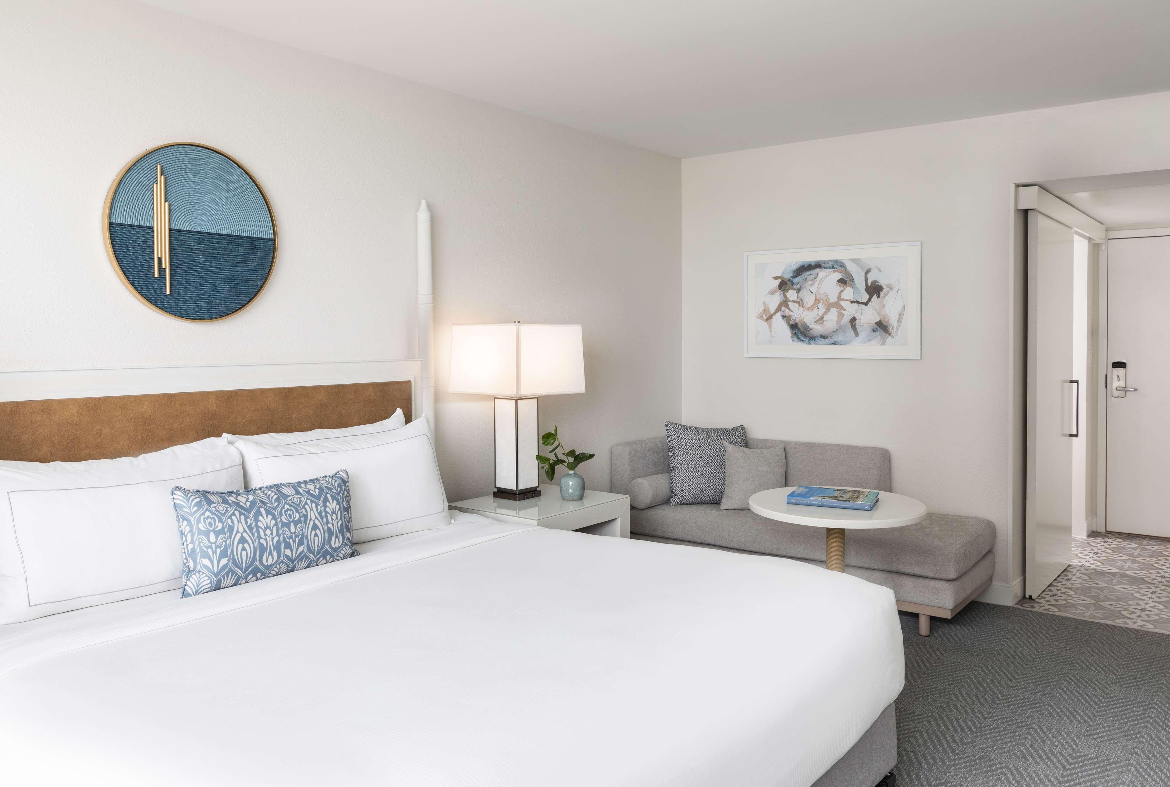 The Singer Oceanfront Resort, Curio Collection By Hilton Riviera Beach Extérieur photo
