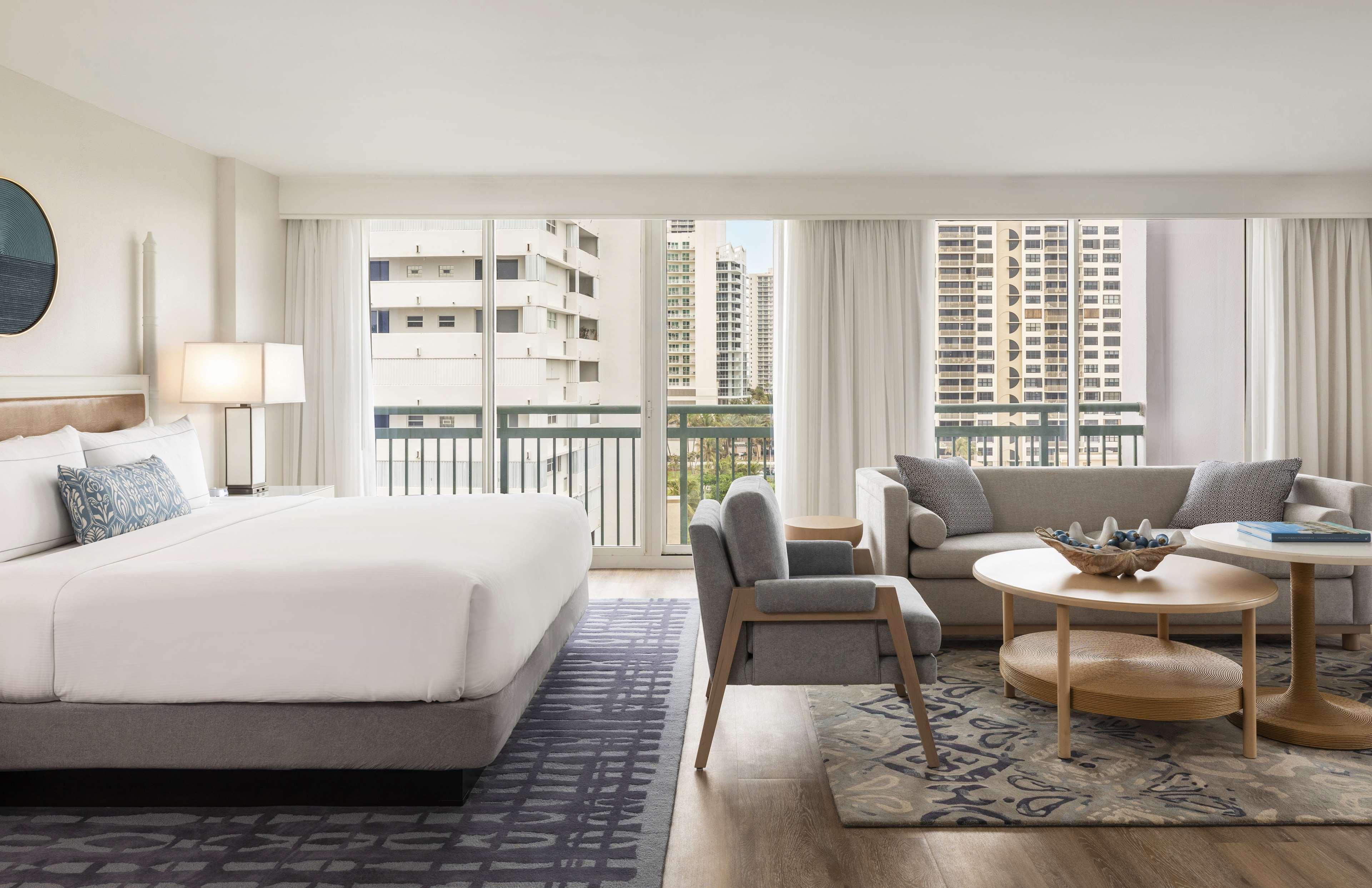 The Singer Oceanfront Resort, Curio Collection By Hilton Riviera Beach Extérieur photo