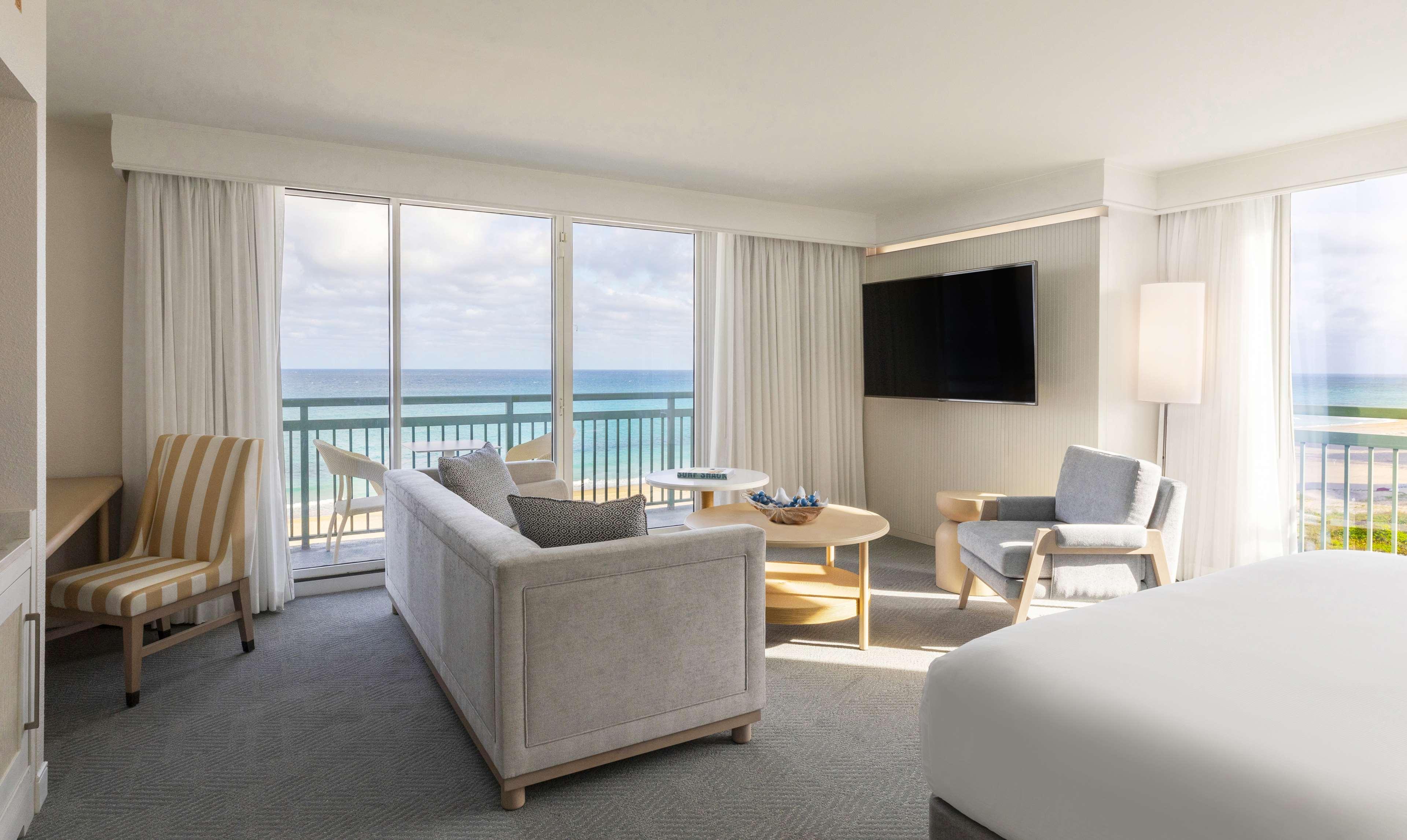 The Singer Oceanfront Resort, Curio Collection By Hilton Riviera Beach Extérieur photo