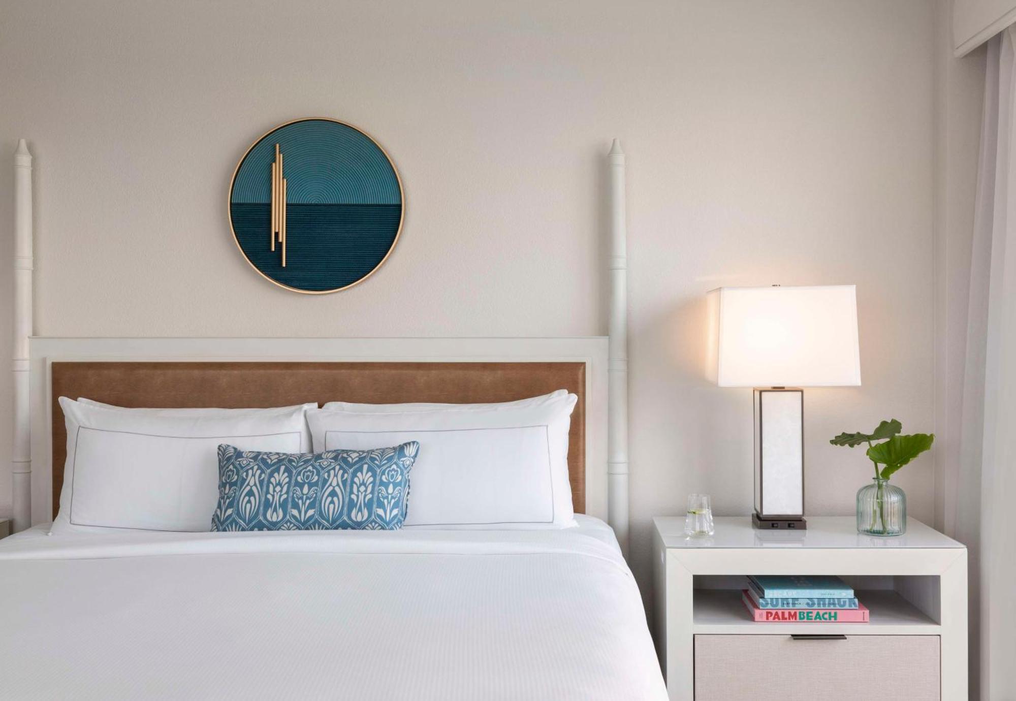 The Singer Oceanfront Resort, Curio Collection By Hilton Riviera Beach Extérieur photo