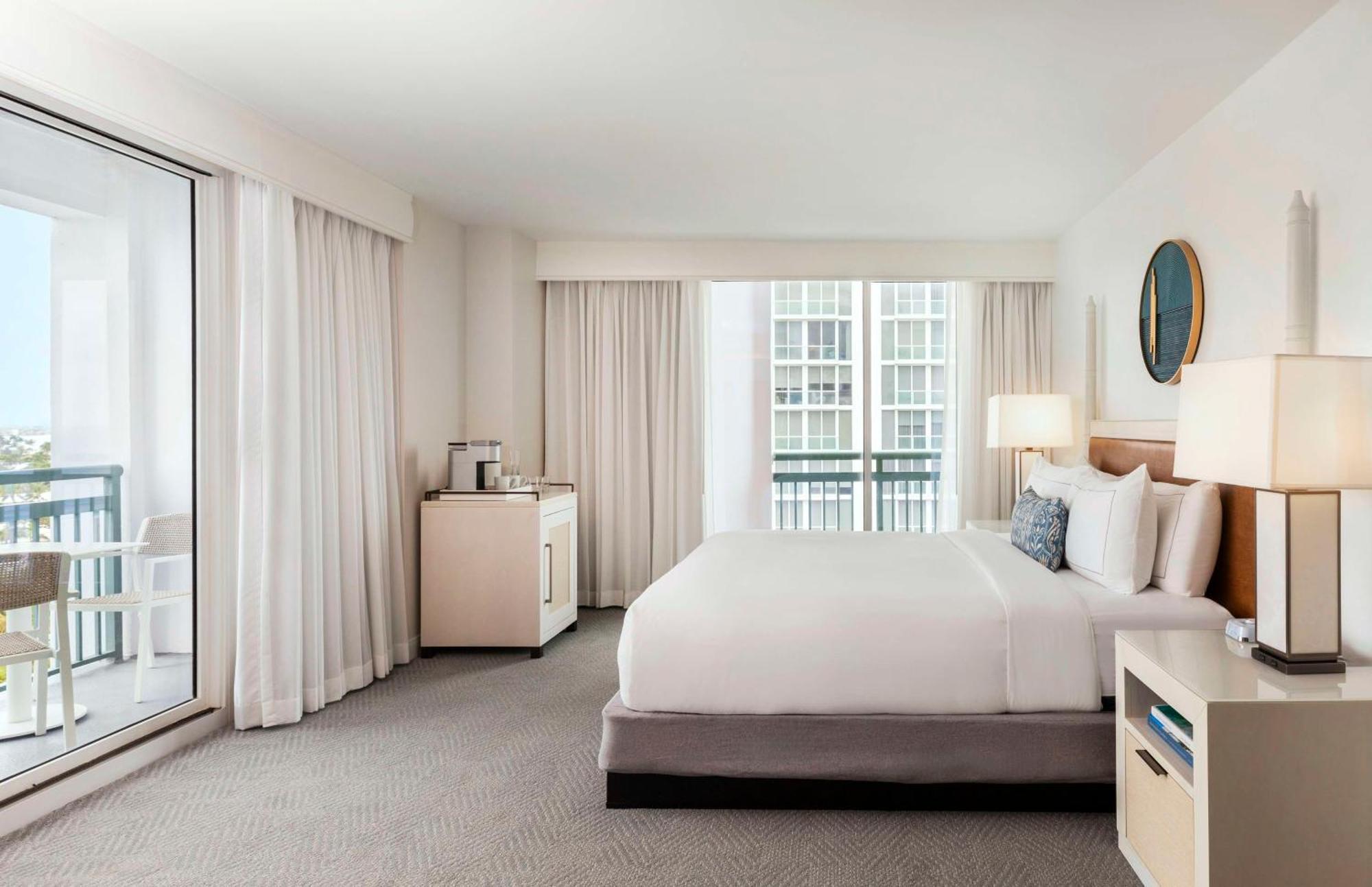 The Singer Oceanfront Resort, Curio Collection By Hilton Riviera Beach Extérieur photo