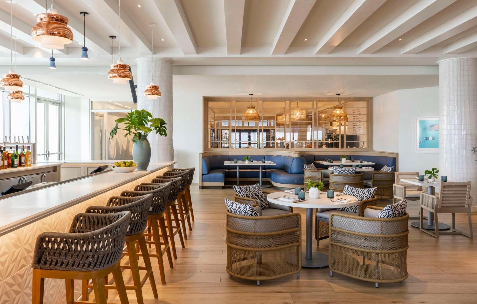 The Singer Oceanfront Resort, Curio Collection By Hilton Riviera Beach Extérieur photo