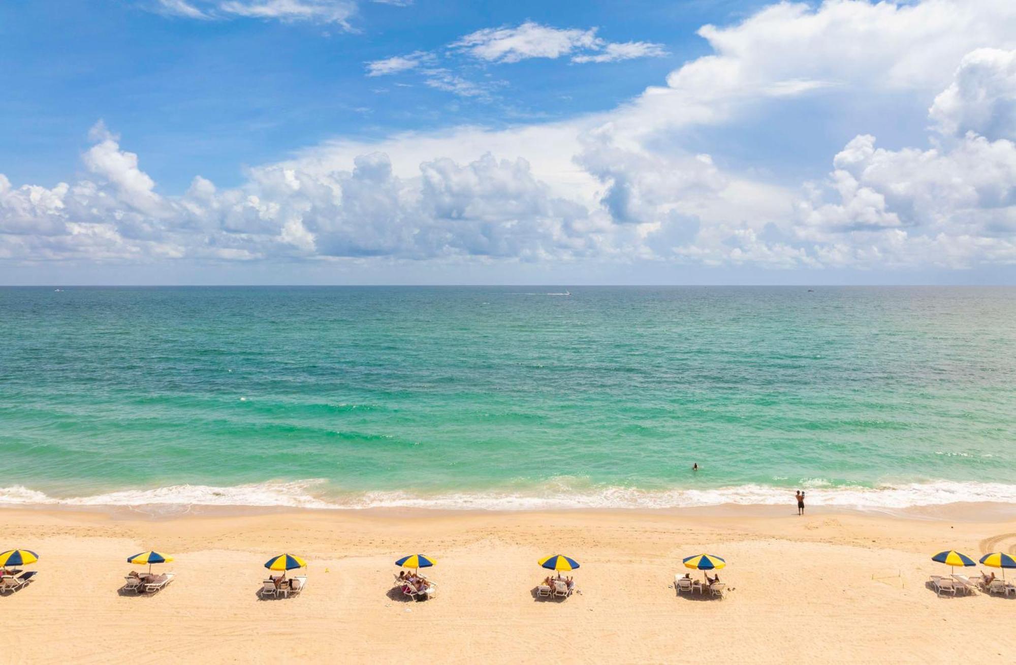 The Singer Oceanfront Resort, Curio Collection By Hilton Riviera Beach Extérieur photo