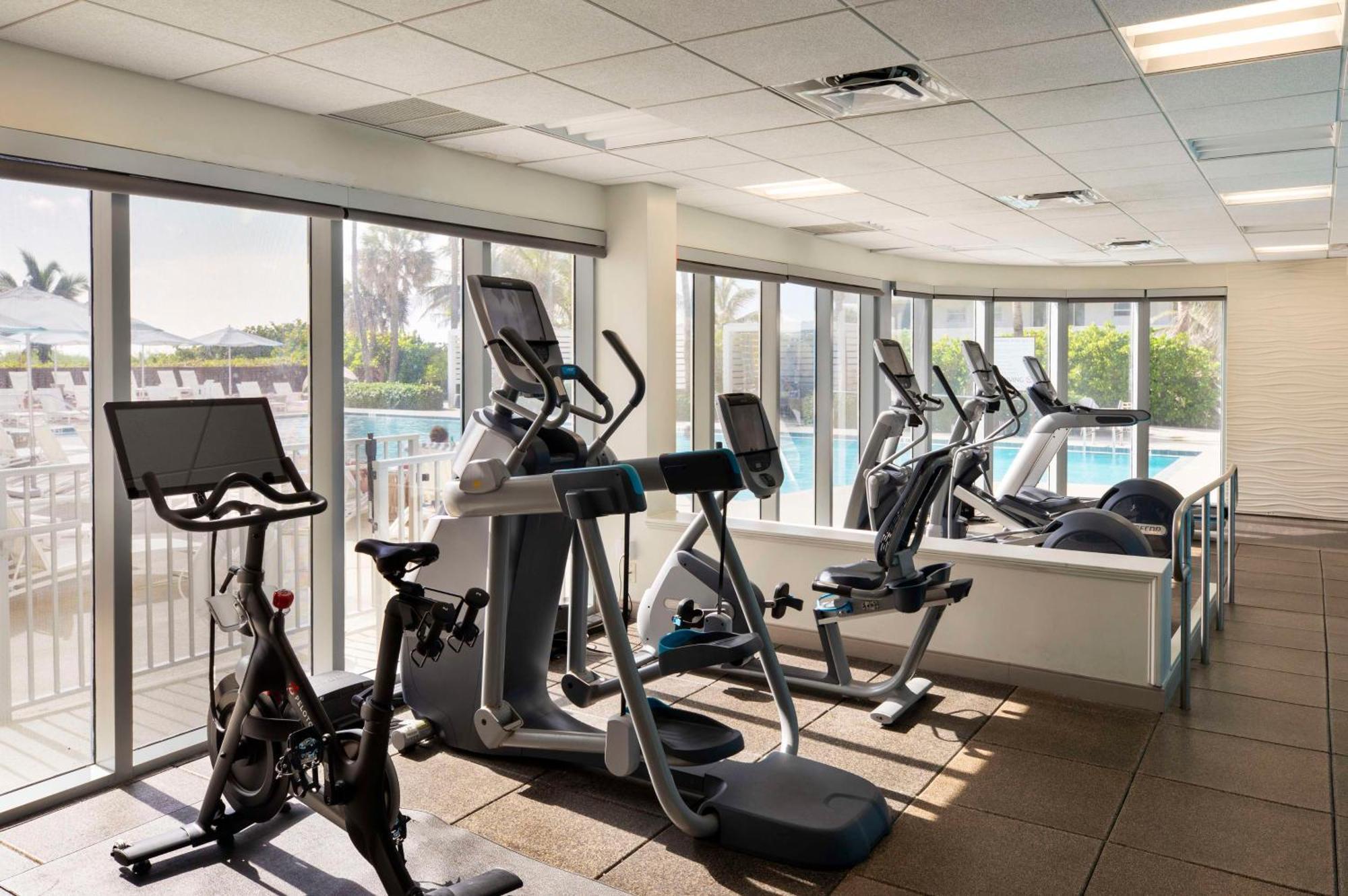 The Singer Oceanfront Resort, Curio Collection By Hilton Riviera Beach Extérieur photo