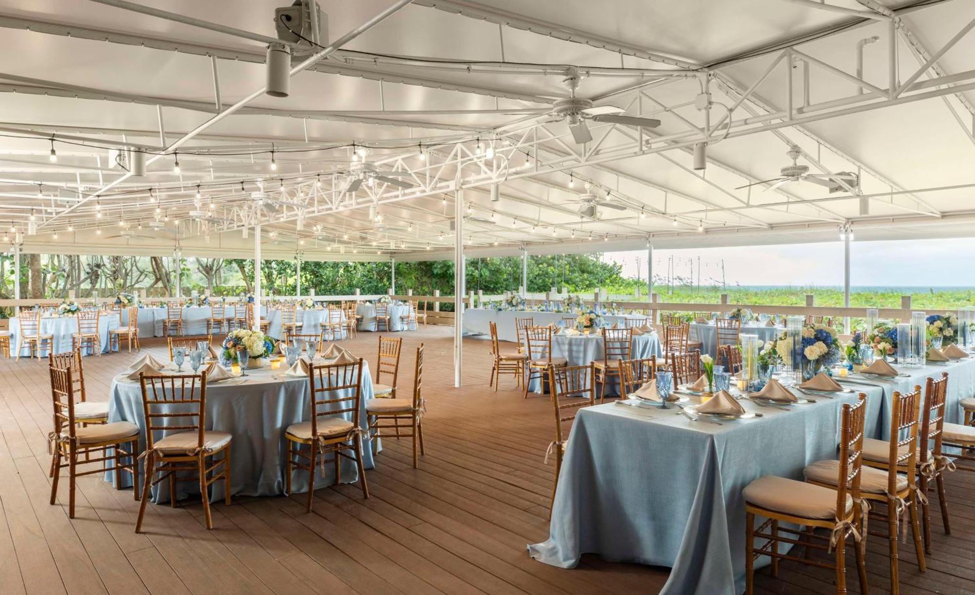 The Singer Oceanfront Resort, Curio Collection By Hilton Riviera Beach Extérieur photo