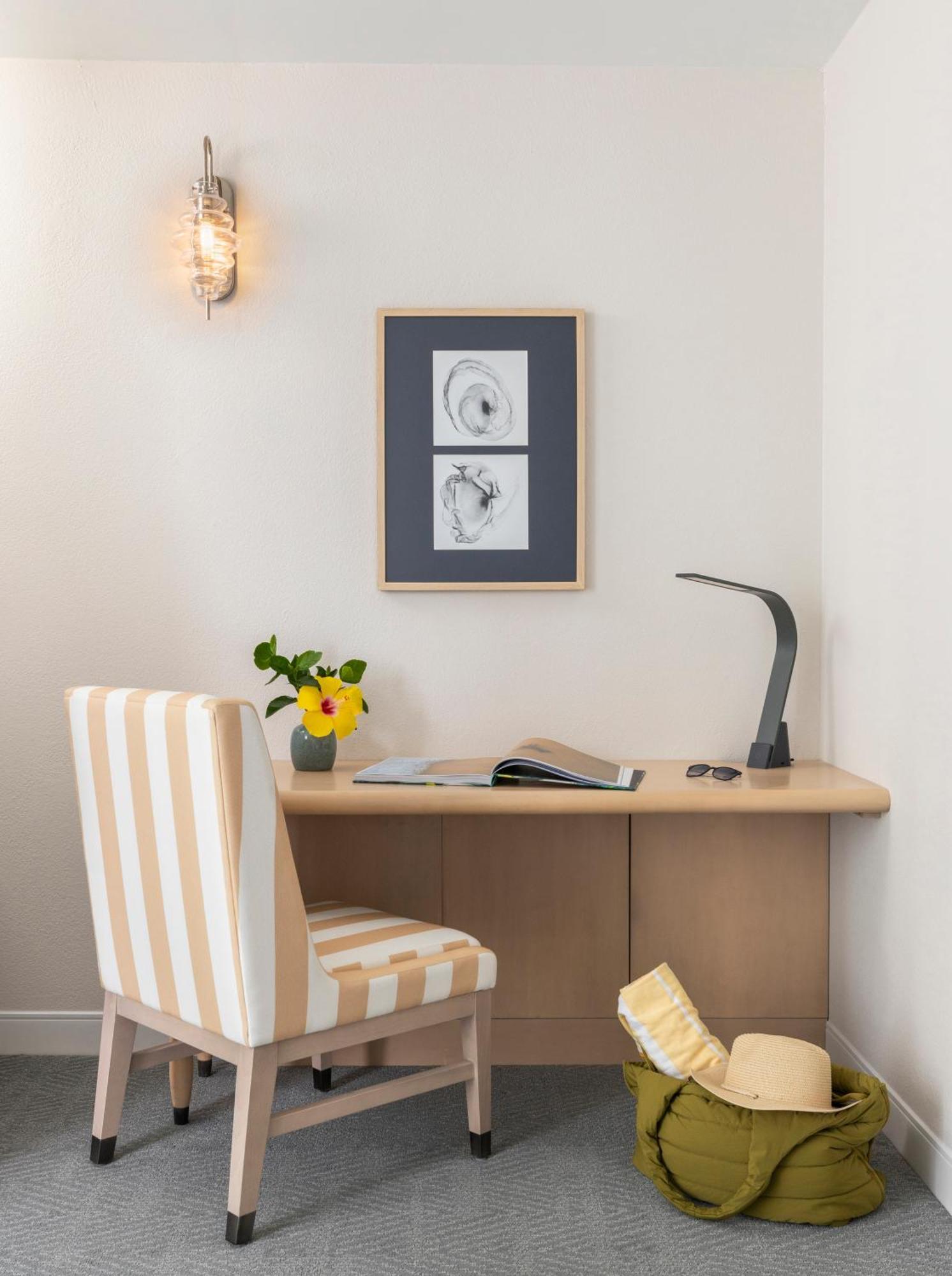The Singer Oceanfront Resort, Curio Collection By Hilton Riviera Beach Extérieur photo
